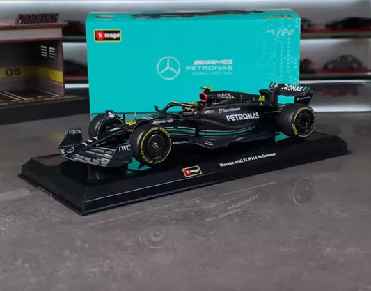 Mercedes AMG W14 #44 Lewis Hamilton Bburago 1:24 image 1