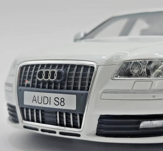 Ottomobile 1:18 Audi S8 White D3 5.2L V10 FSI