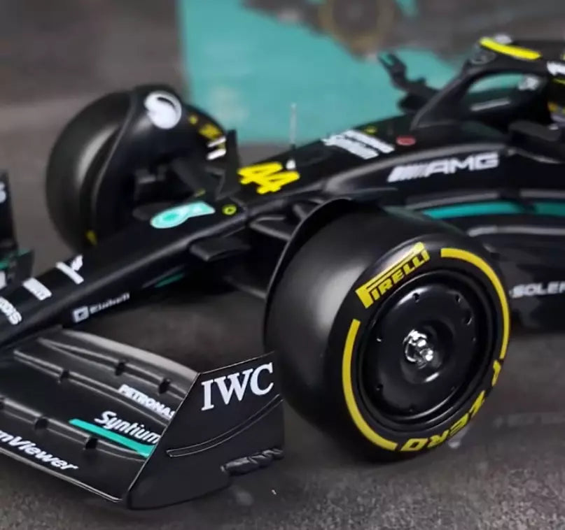 Mercedes AMG W14 #44 Lewis Hamilton Bburago 1:24 image 3