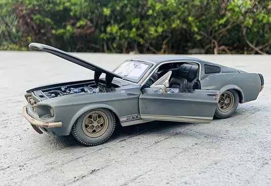 Old Ford Mustang 1967 GT 1:24 Maisto image 1