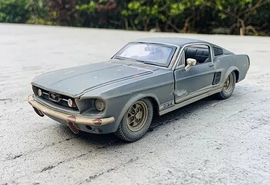 Old Ford Mustang 1967 GT 1:24 Maisto image 0