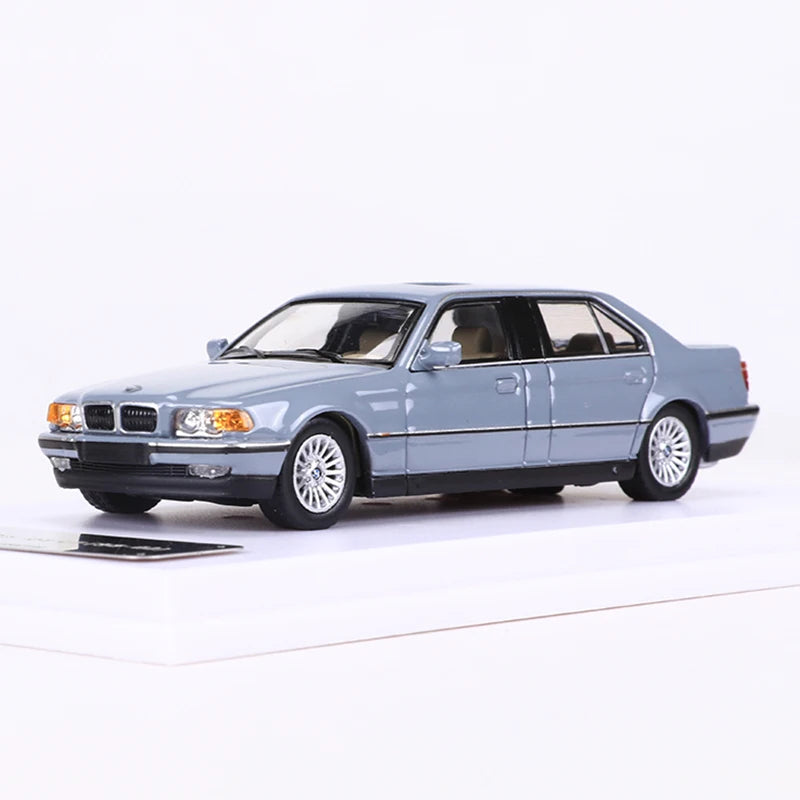 BMW Grey E38 7 Series L Model 98 01 1:64 image 0