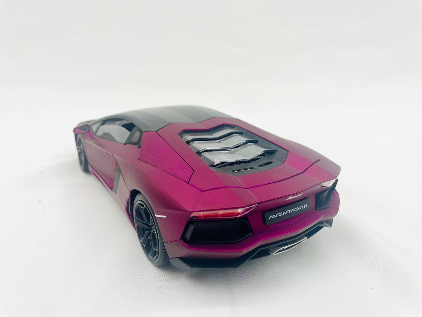 1/18 Welly FX Lamborghini Aventador LP700-4 (Matte Purple)