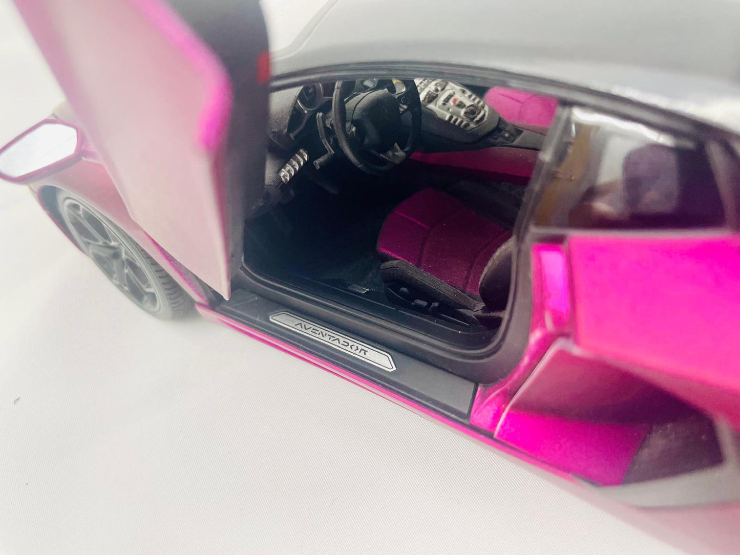 1/18 Welly FX Lamborghini Aventador LP700-4 (Matte Purple)