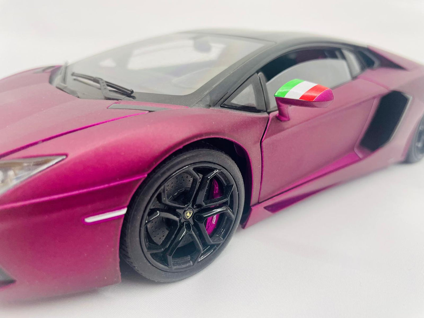 1/18 Welly FX Lamborghini Aventador LP700-4 (Matte Purple)