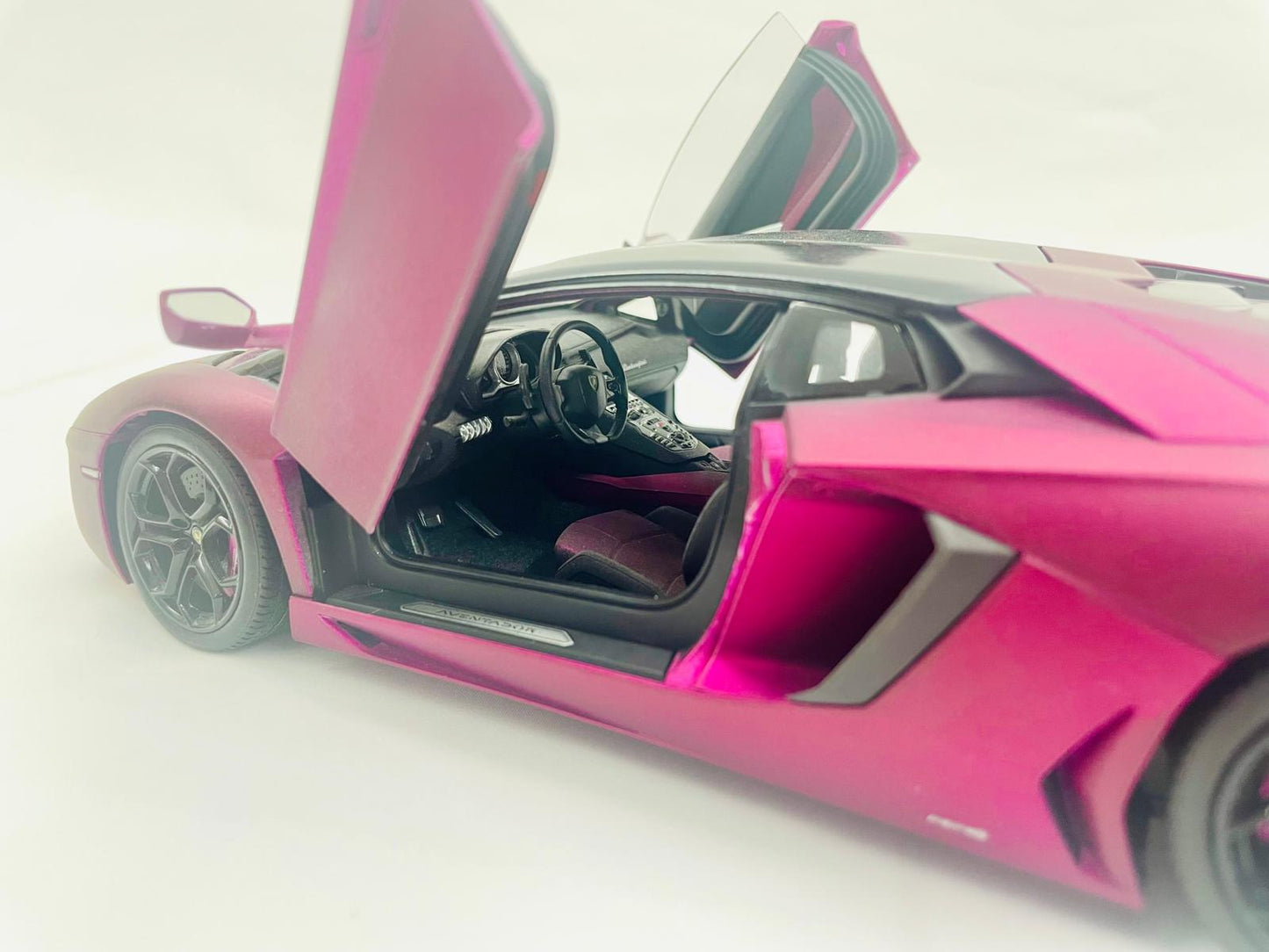 1/18 Welly FX Lamborghini Aventador LP700-4 (Matte Purple)