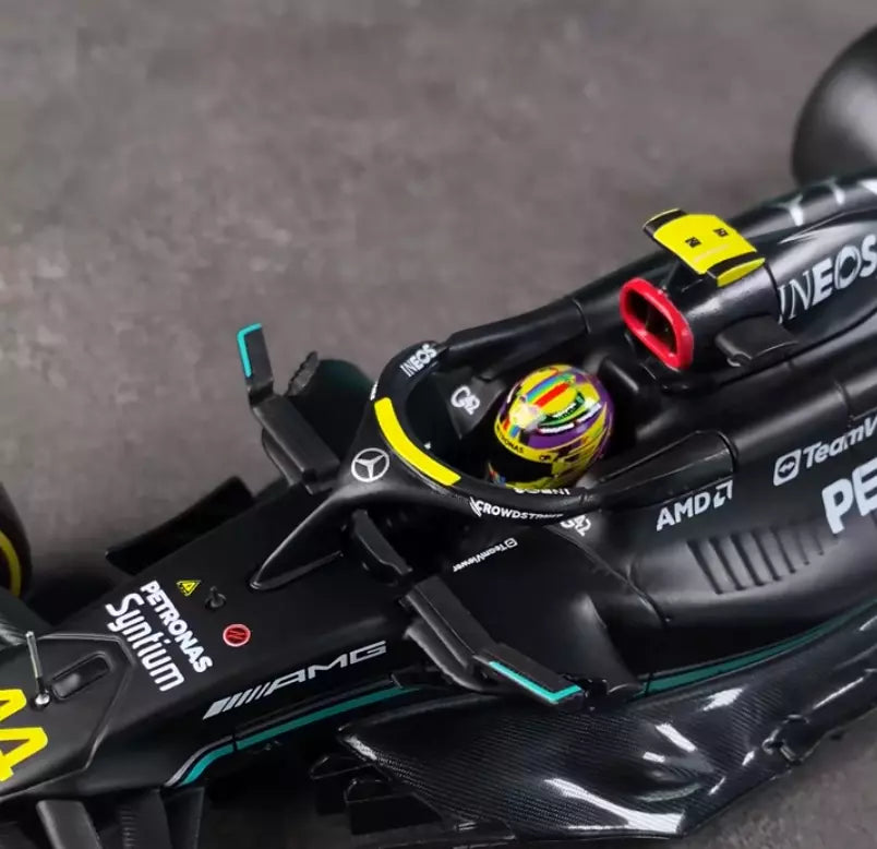 Mercedes AMG W14 #44 Lewis Hamilton Bburago 1:24 image 4