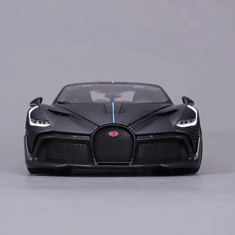 Bburago  Bugatti Divo 1:18  50th Anniversary Carbon Series Model Car image 4