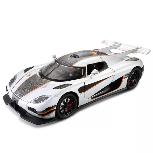 The Koenigsegg Silver  Agera ONE:1 model car 1:24 image 0