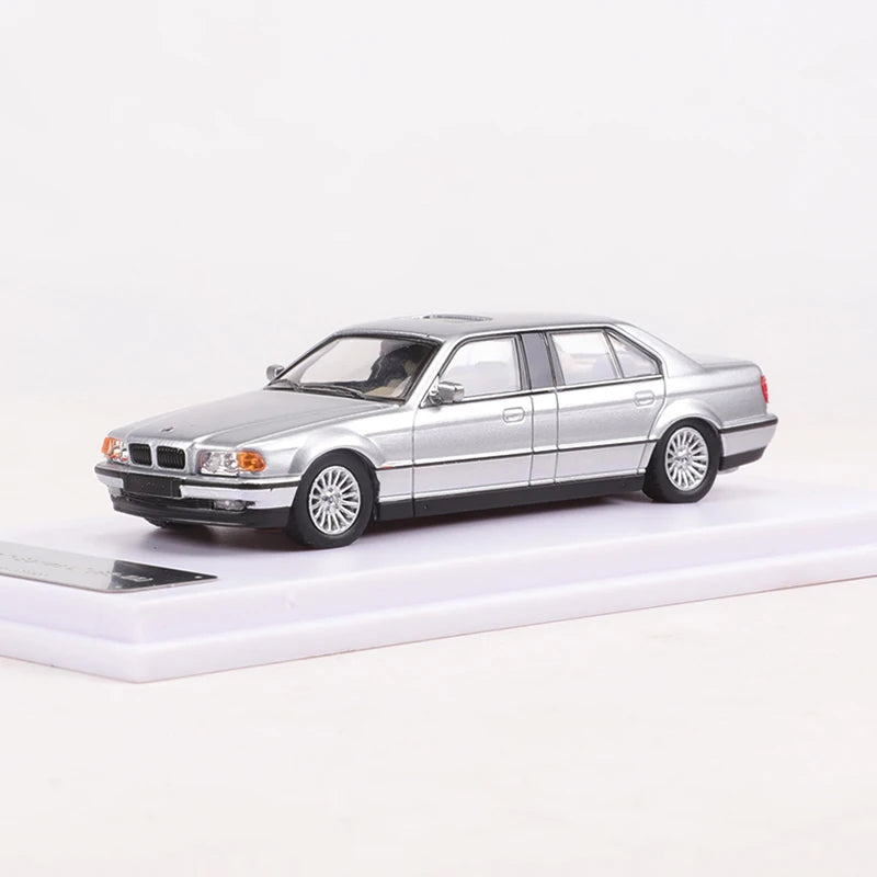BMW Silver E38 7 Series L Model 96 98 1:64 image 0