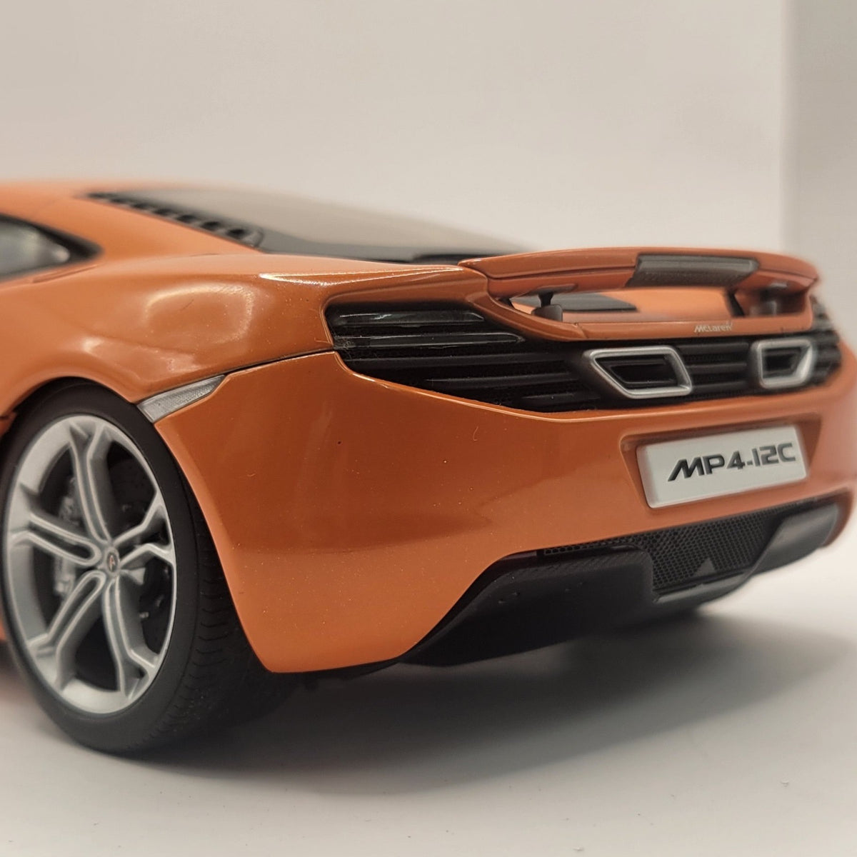 McLaren MP4 12C Orange Autoart Signature Edition | 76006 | 1:18