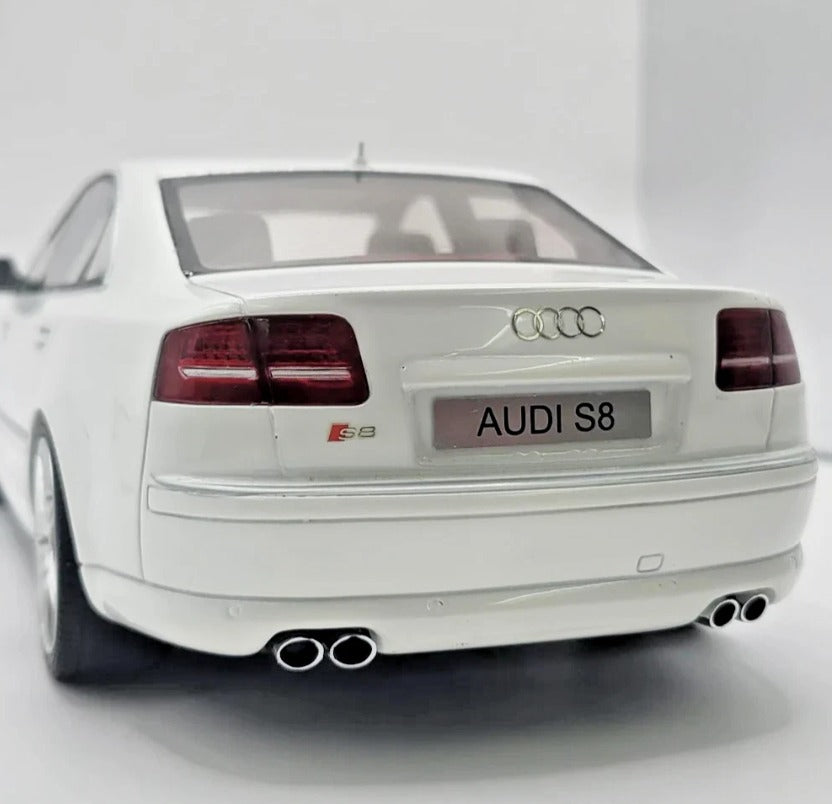 Ottomobile 1:18 Audi S8 White D3 5.2L V10 FSI