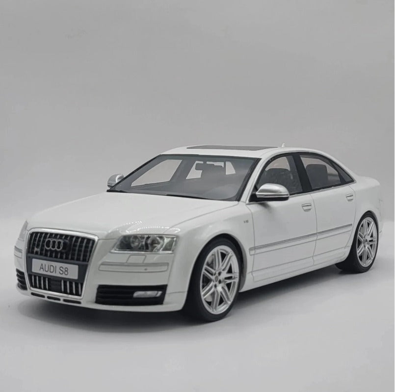 Ottomobile 1:18 Audi S8 White D3 5.2L V10 FSI