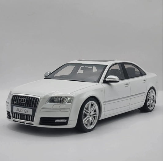 Ottomobile 1:18 Audi S8 White D3 5.2L V10 FSI