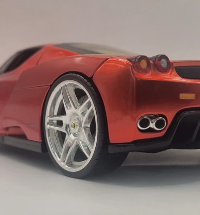 Ferrari Enzo 1:18 Hot Wheels Whips Edition