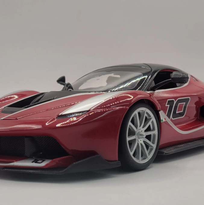 Bburago Ferrari FXX K | No.10 | Race & Play Series 1:18