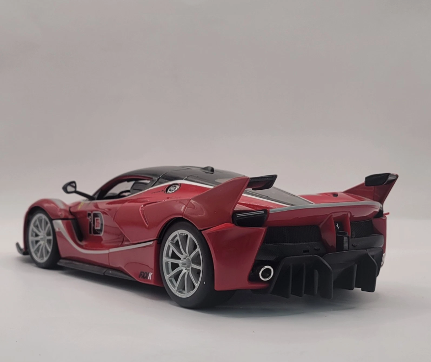 Bburago Ferrari FXX K | No.10 | Race & Play Series 1:18