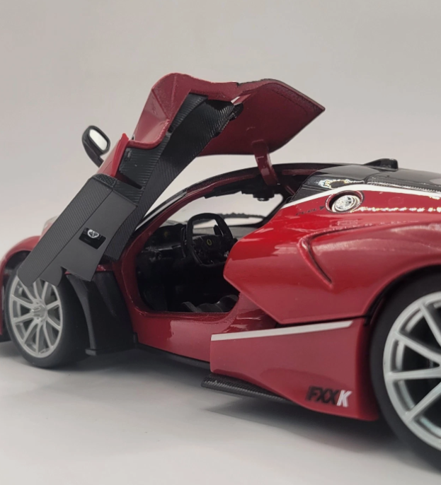 Bburago Ferrari FXX K | No.10 | Race & Play Series 1:18
