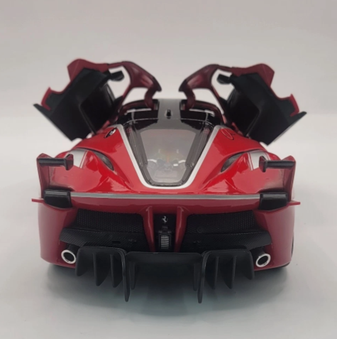 Bburago Ferrari FXX K | No.10 | Race & Play Series 1:18