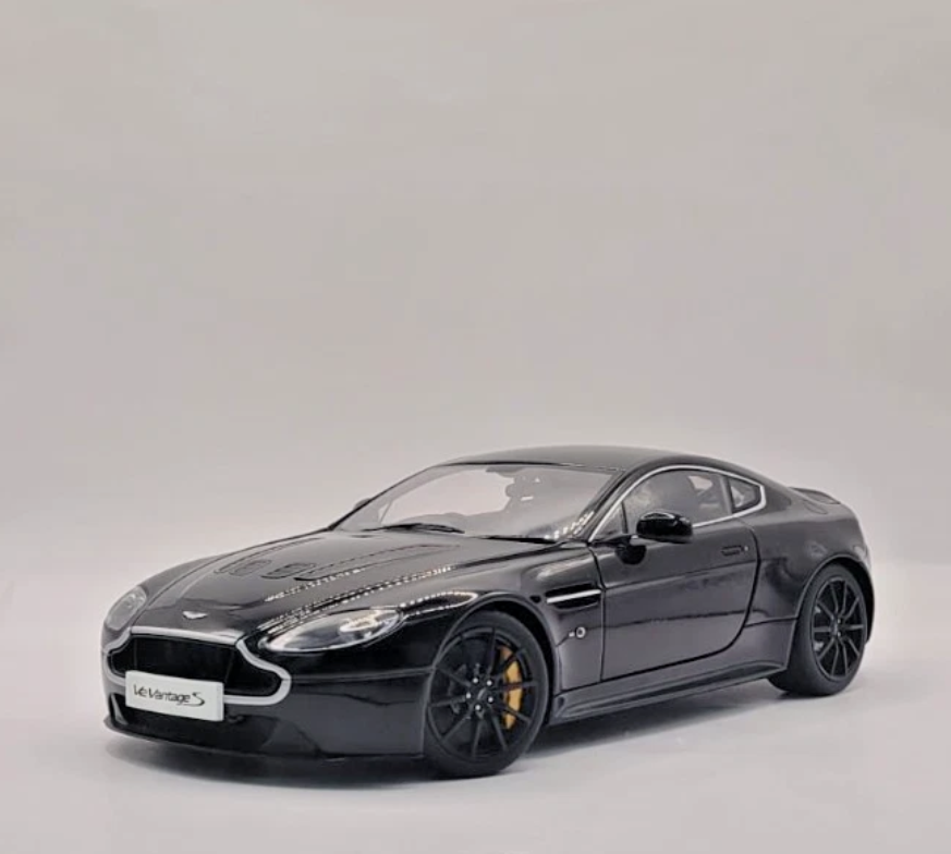 1:18 Autoart Aston Martin V12 Vantage S 2015 Jet Black | 70253 |