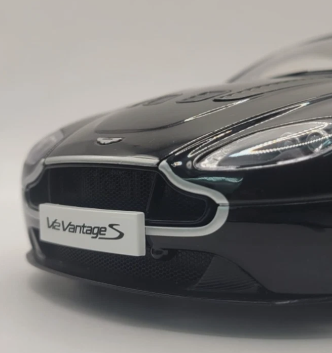 1:18 Autoart Aston Martin V12 Vantage S 2015 Jet Black | 70253 |