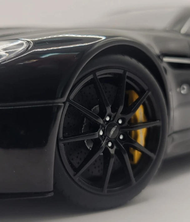 1:18 Autoart Aston Martin V12 Vantage S 2015 Jet Black | 70253 |