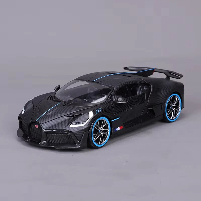 Bburago  Bugatti Divo 1:18  50th Anniversary Carbon Series Model Car image 2