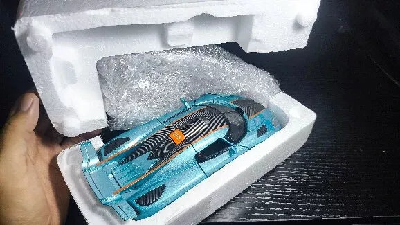 The Koenigsegg Silver  Agera ONE:1 model car 1:24 image 3
